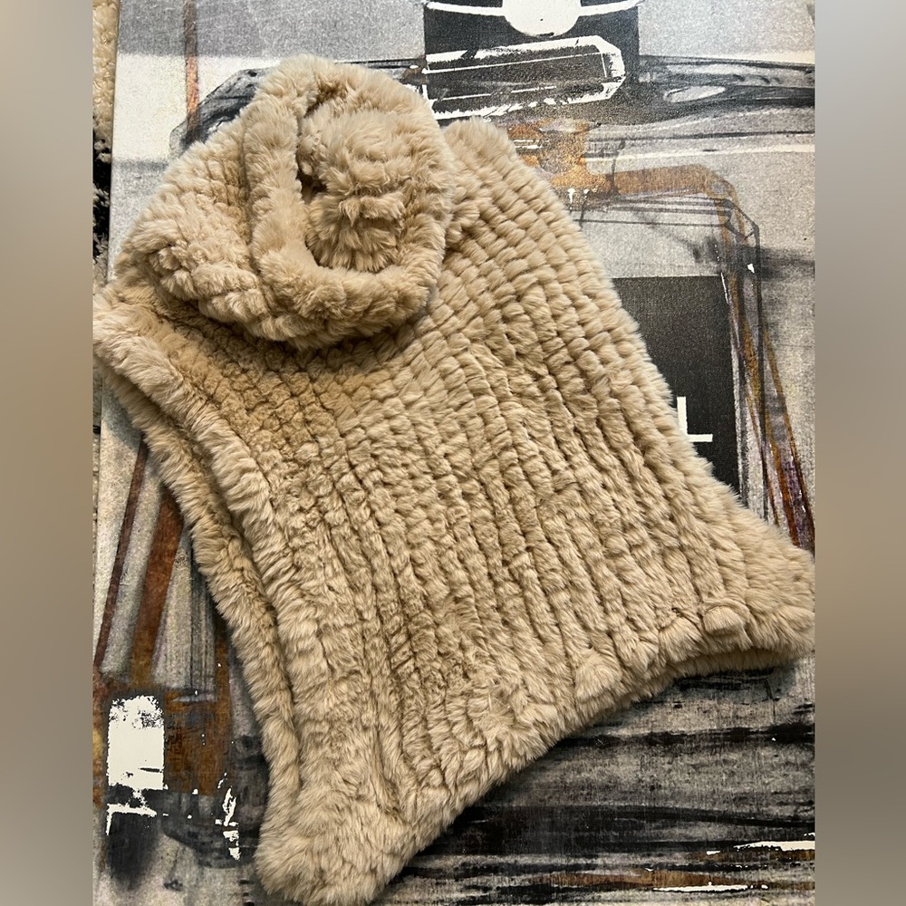 - Nieman Marcus sleeveless Fur pullover